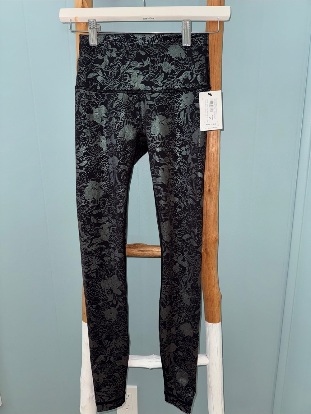 lululemon Wunder Under HR Black Floral Print Leggings w/ Subtle Foil Detail ~ 2